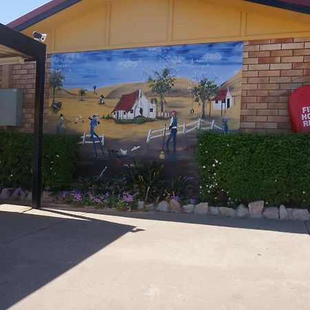 Miles Outback Motel Buitenkant foto