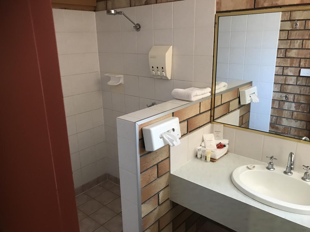 Miles Outback Motel Buitenkant foto
