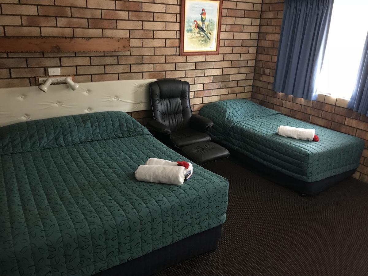 Miles Outback Motel Buitenkant foto