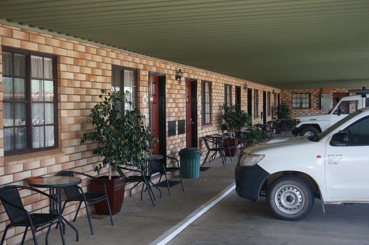 Miles Outback Motel Buitenkant foto